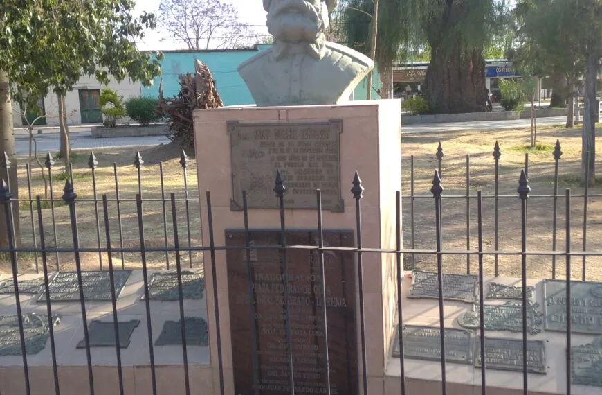 Monumento al Chacho Peñaloza en Olta